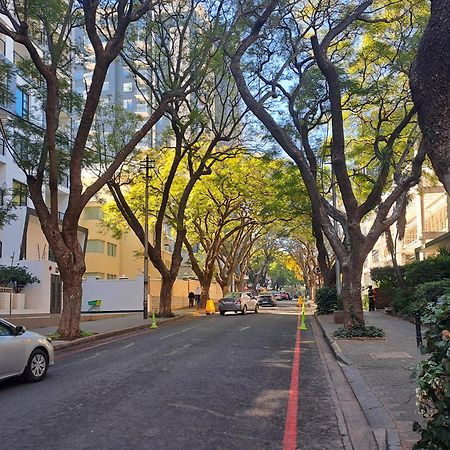The Median Rosebank Luxury Apartment - Building With Generator Johannesburg Exterior foto