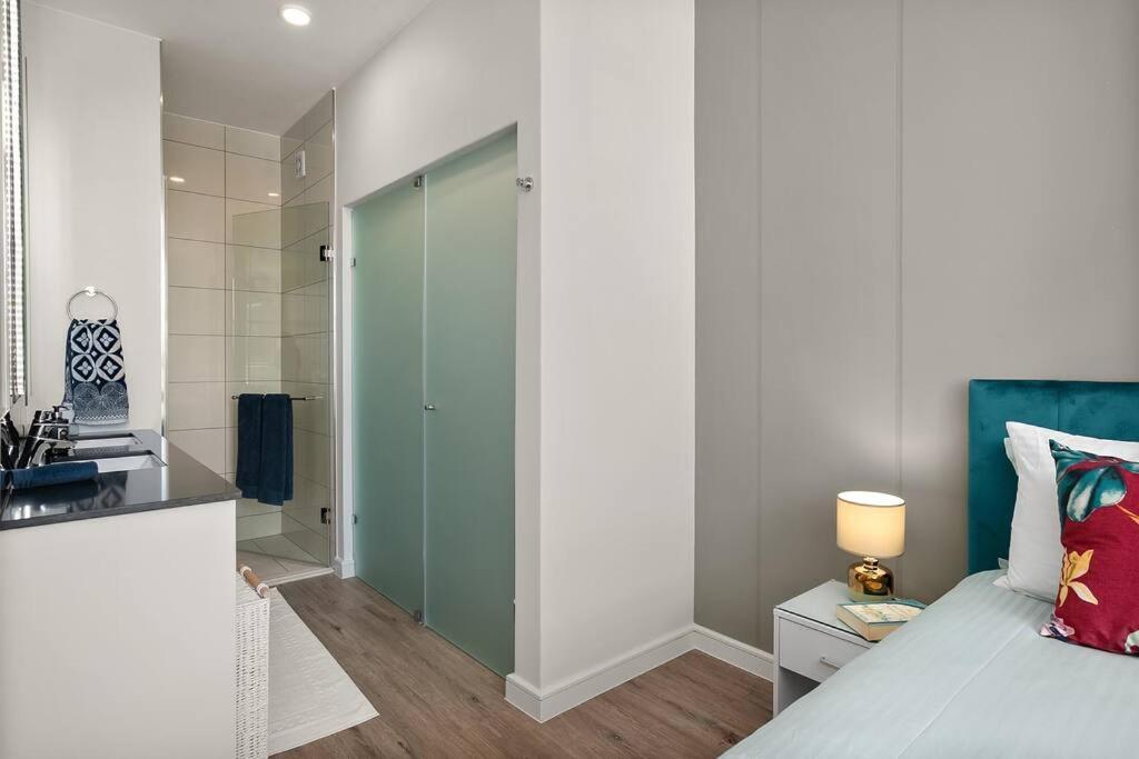 The Median Rosebank Luxury Apartment - Building With Generator Johannesburg Exterior foto