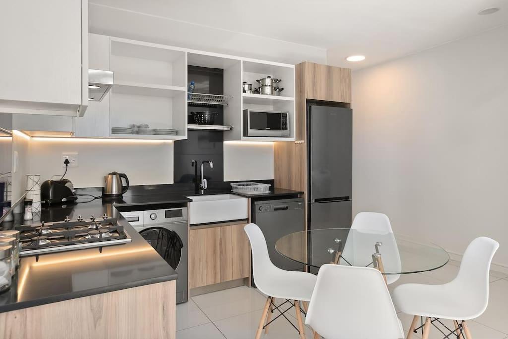The Median Rosebank Luxury Apartment - Building With Generator Johannesburg Exterior foto