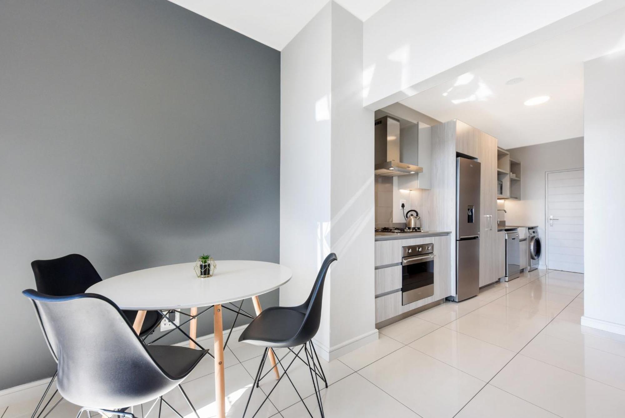 The Median Rosebank Luxury Apartment - Building With Generator Johannesburg Exterior foto